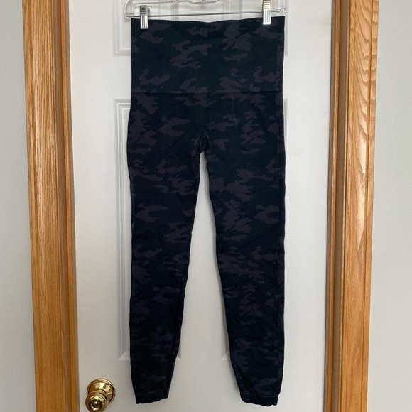 Spanx Look At Me Now Seamless Camouflage Leggings Size XL - Picture 6 of 7